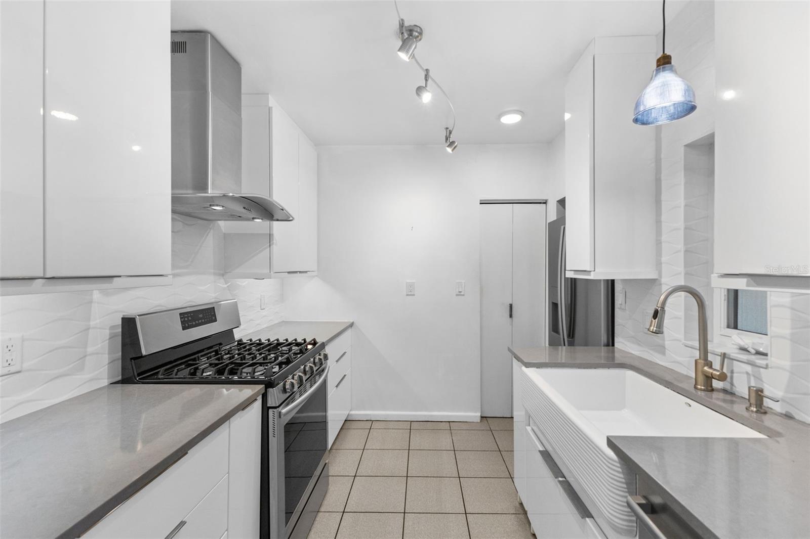 SNELL ISLE BRIGHTWATERS SEC 1 REP - Residential
