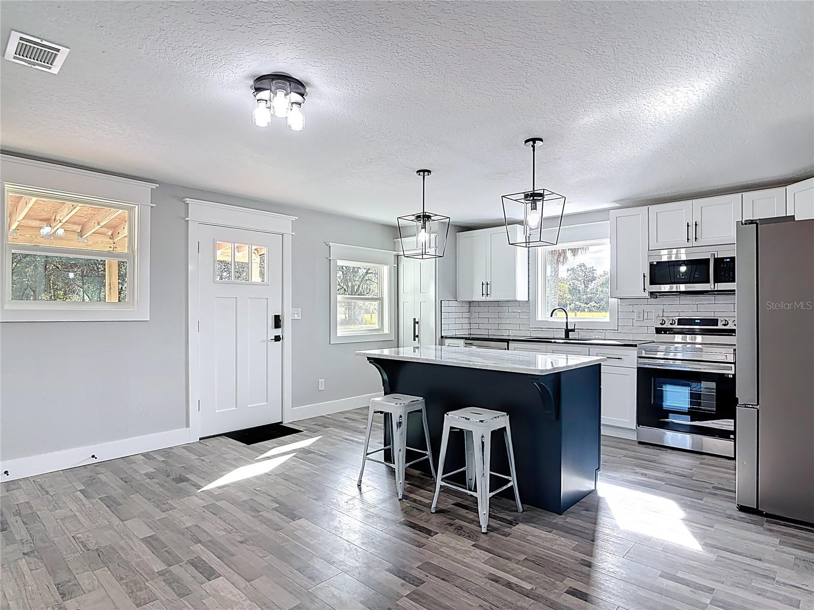 ASSESSORS N 01/2 SW 01/4 - Commercial Lease