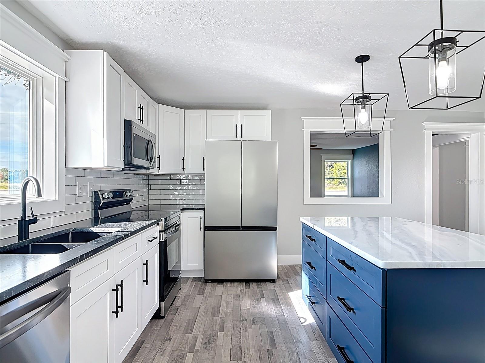 ASSESSORS N 01/2 SW 01/4 - Commercial Lease