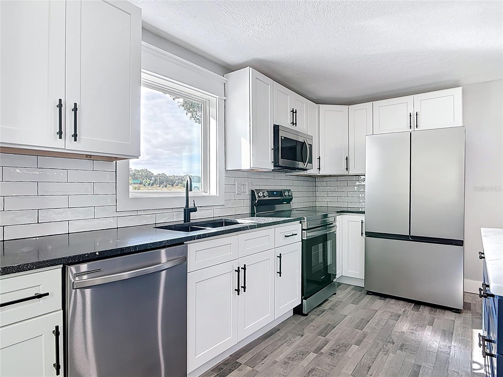 ASSESSORS N 01/2 SW 01/4 - Commercial Lease