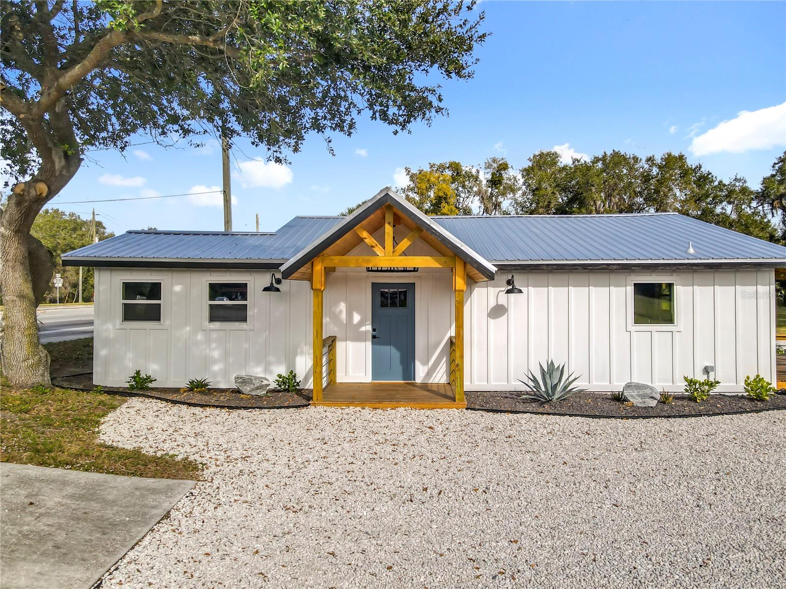 ASSESSORS N 01/2 SW 01/4 - Commercial Lease