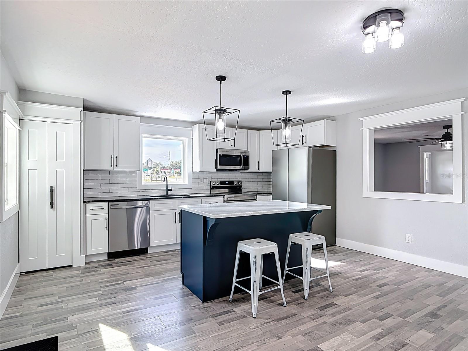 ASSESSORS N 01/2 SW 01/4 - Commercial Lease