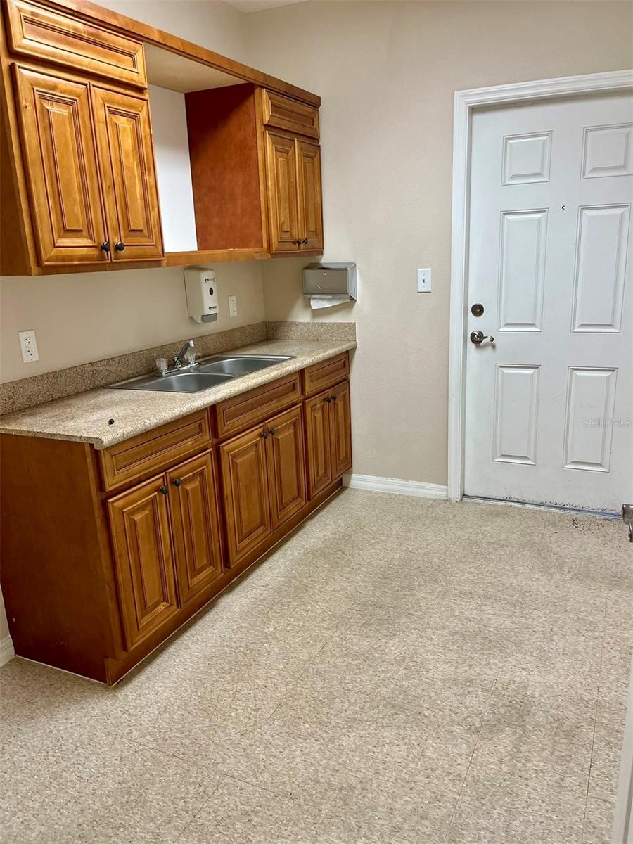 HUNTERS CREEK PROF PARK CONDO ASSOC INC - Commercial Lease