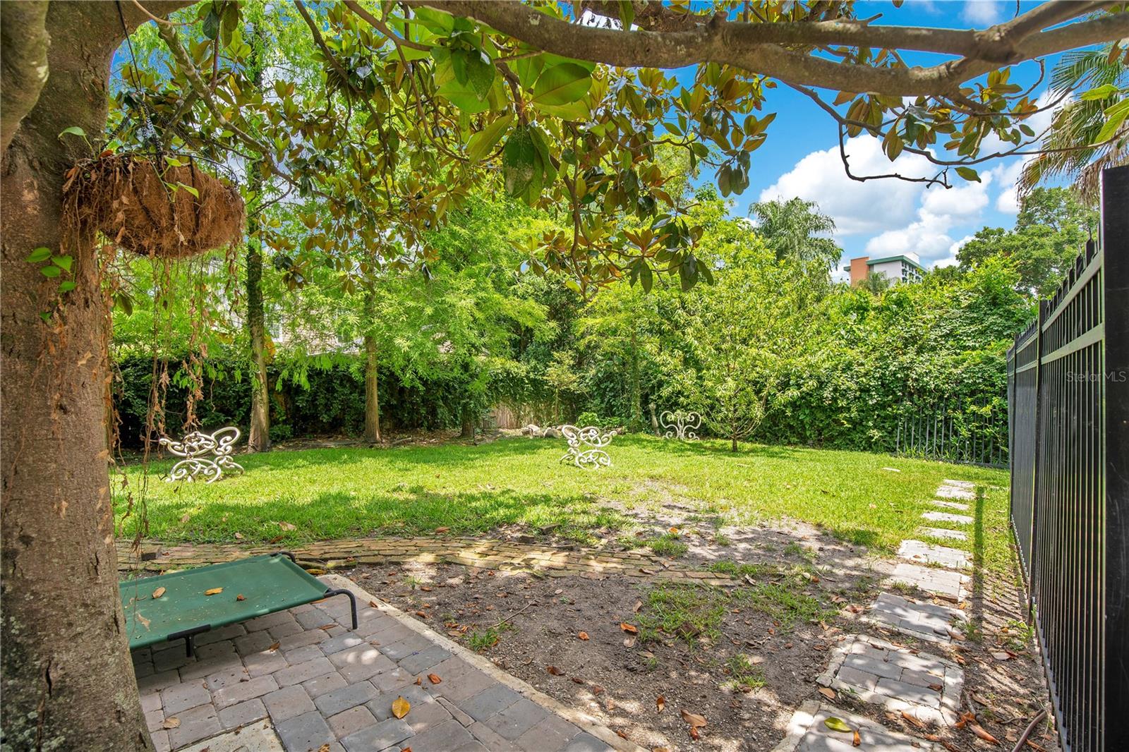 BOUSTAN A REP 49 13 - Residential