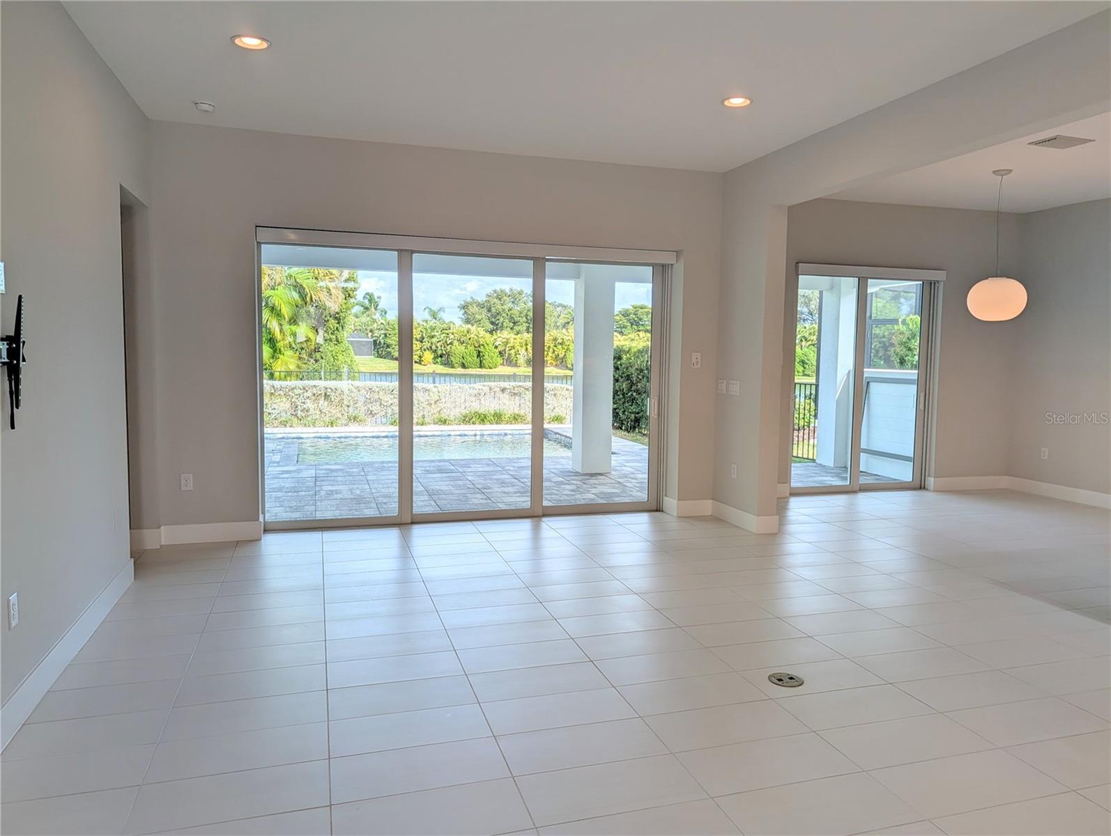 SANDHILL LAKE - Residential Lease