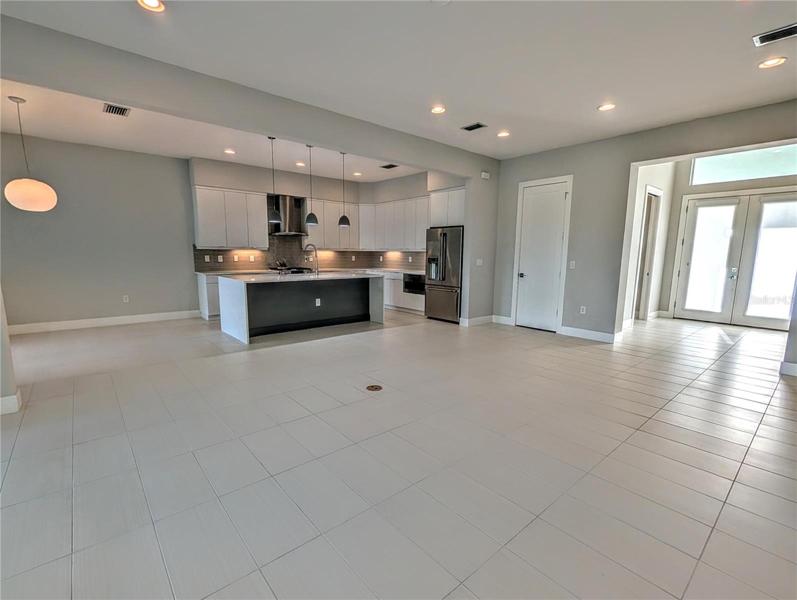 SANDHILL LAKE - Residential Lease