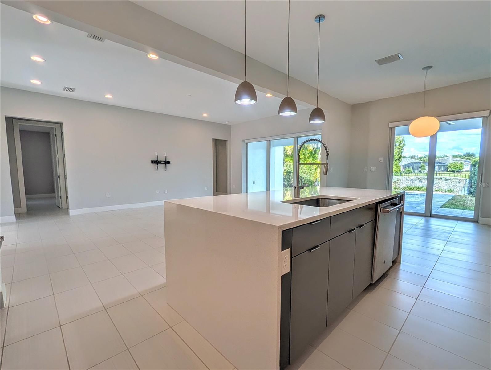 SANDHILL LAKE - Residential Lease