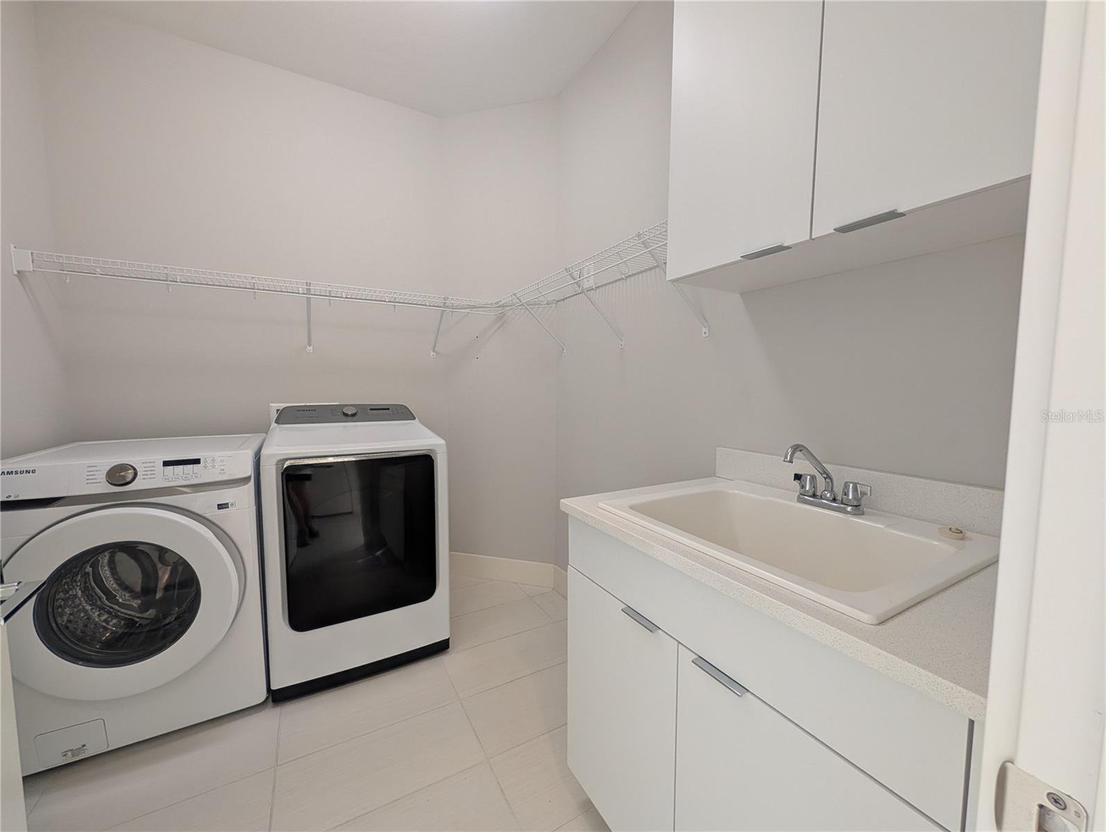 SANDHILL LAKE - Residential Lease