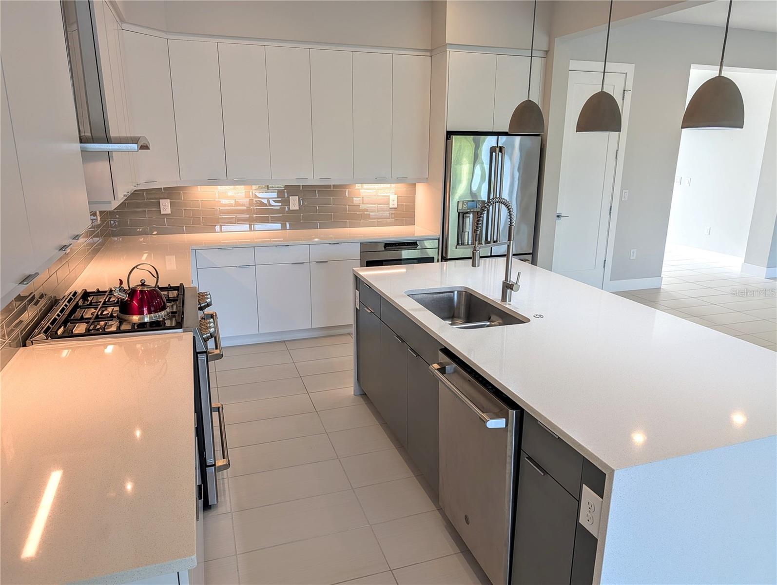 SANDHILL LAKE - Residential Lease