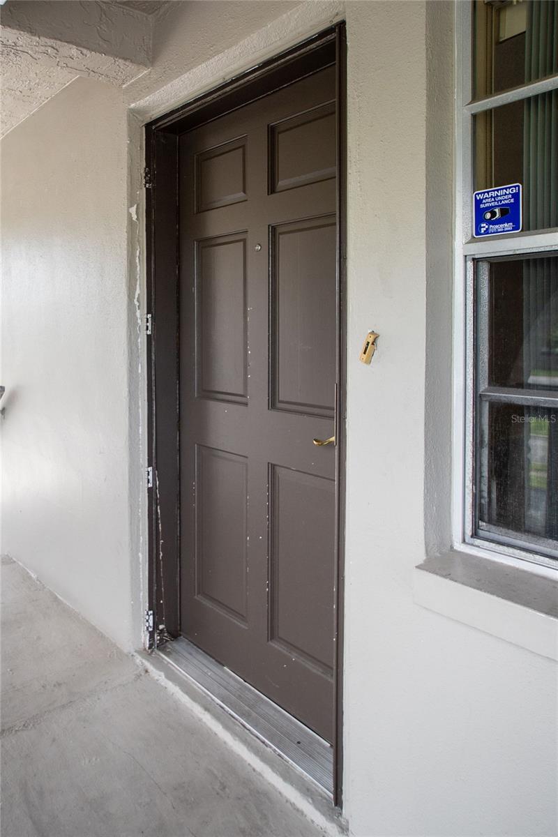 Calling all INVESTORS. This wonderful 2/2 condo just needs a bit of TLC. Close to shopping and a quick drive to downtown St. Pete or Tampa.