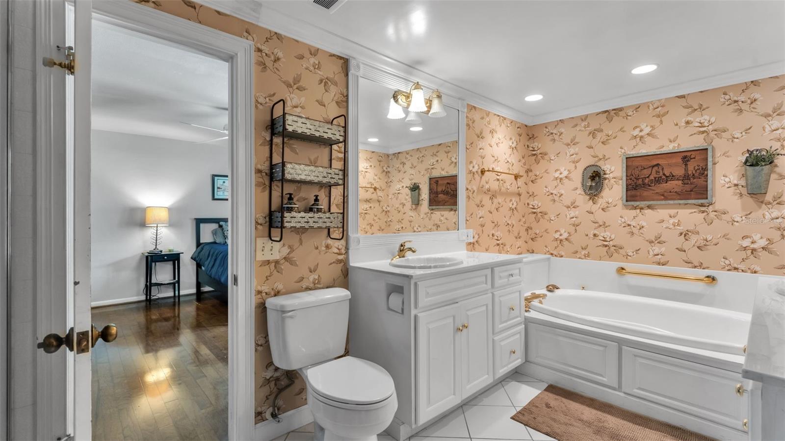 LAKEWOOD - Residential