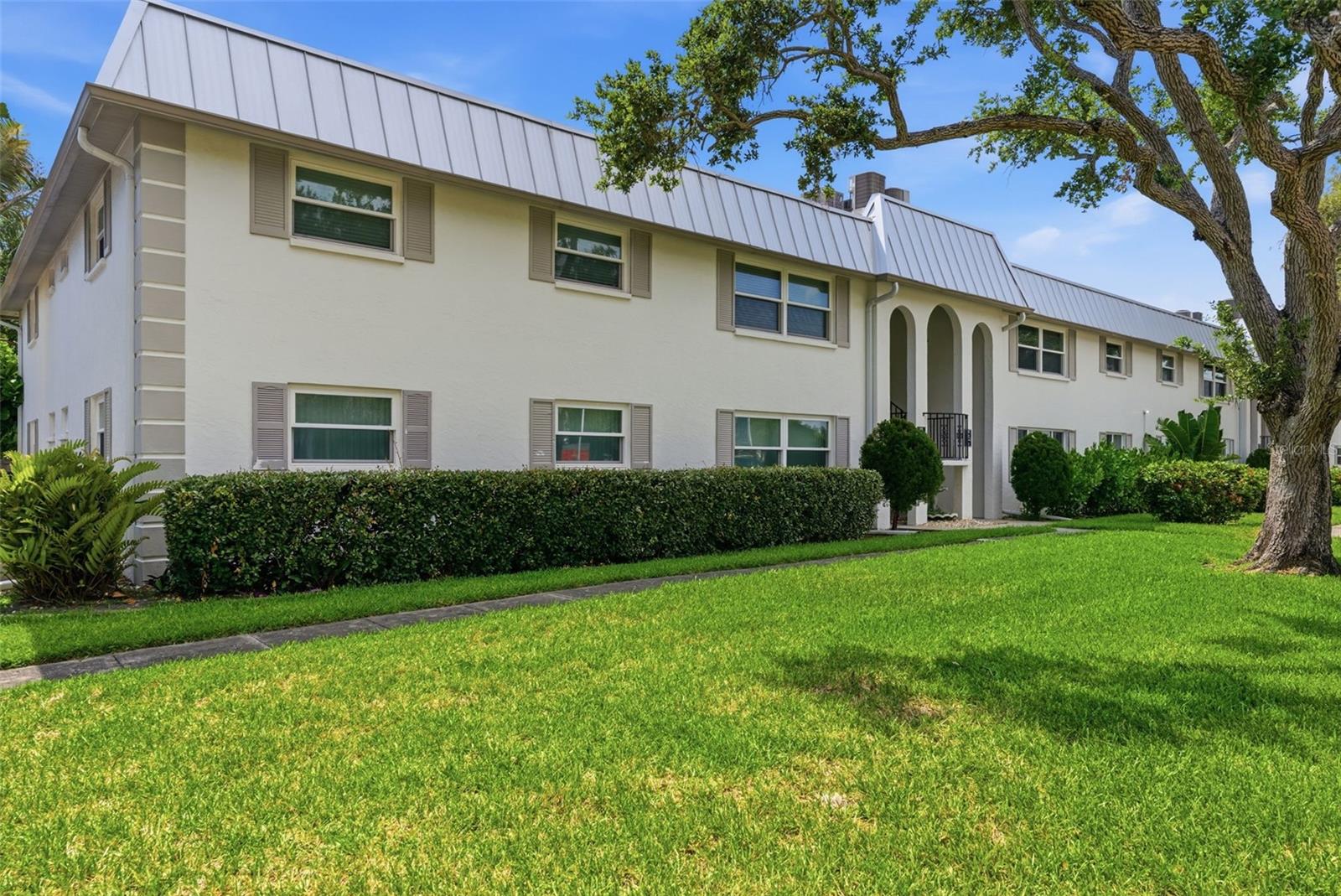 BAYWOOD COLONY GARDEN APTS - Residential