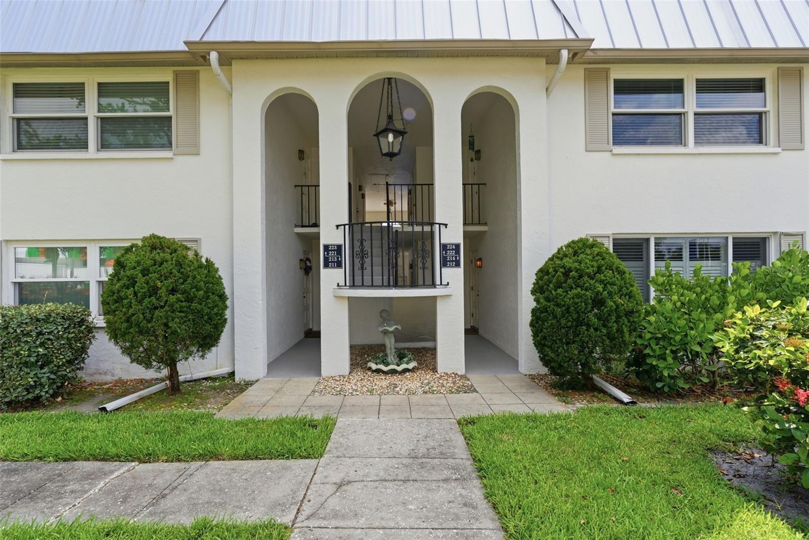 BAYWOOD COLONY GARDEN APTS - Residential