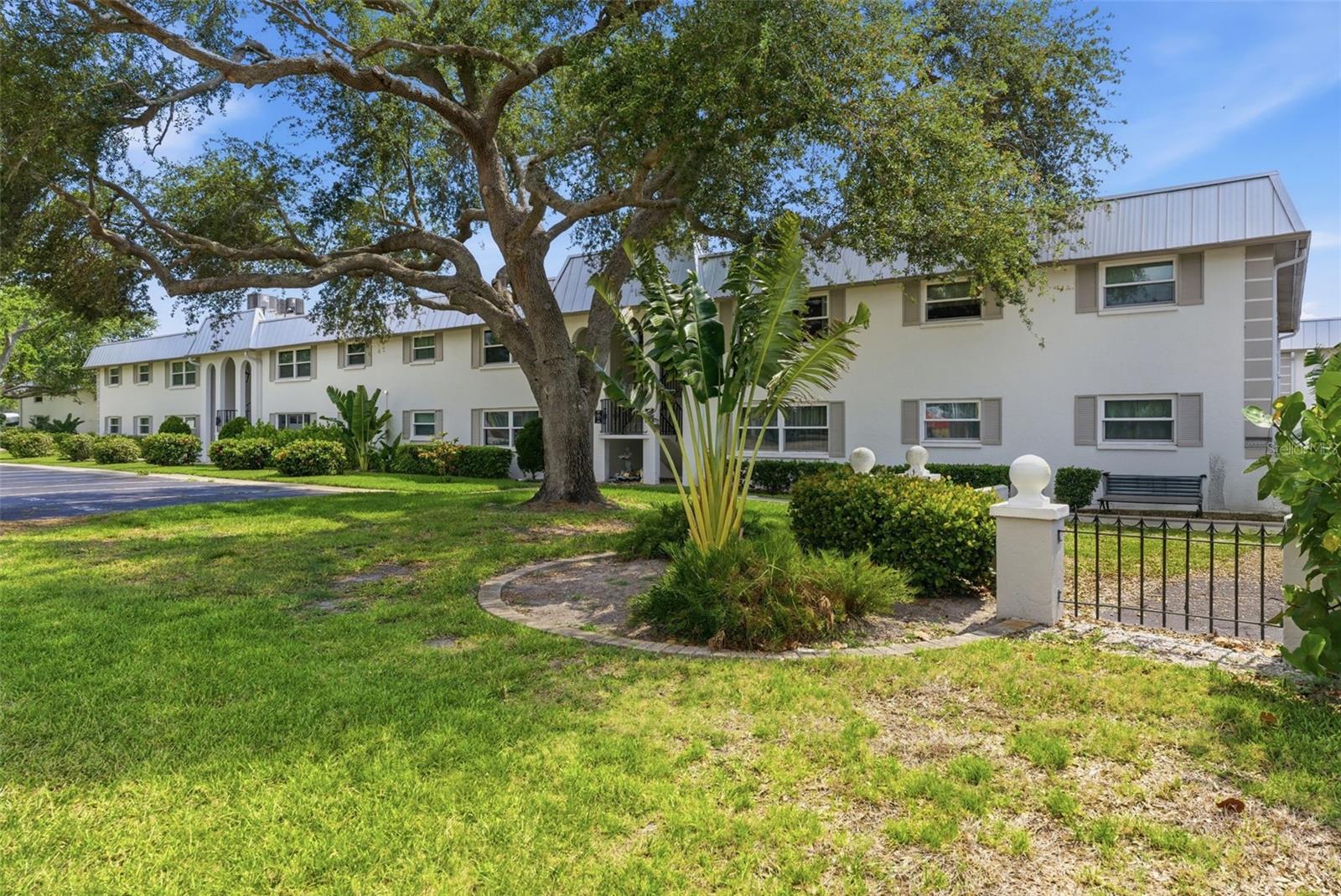 BAYWOOD COLONY GARDEN APTS - Residential
