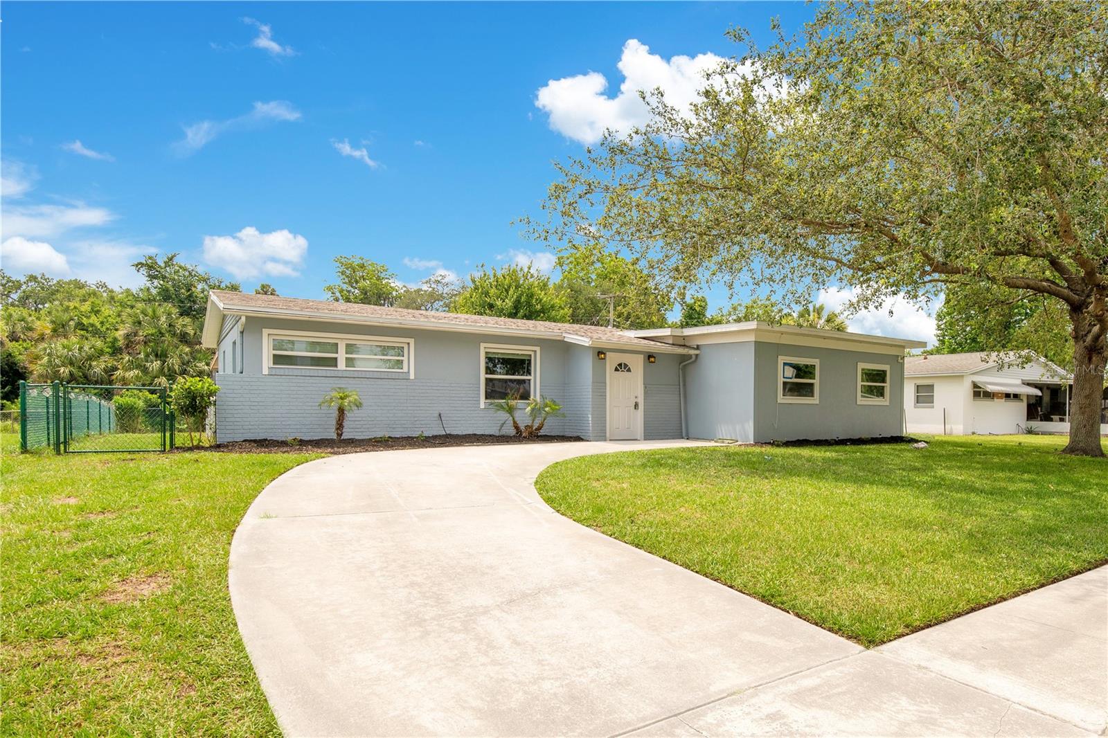 1132 CRESCENT DRIVE