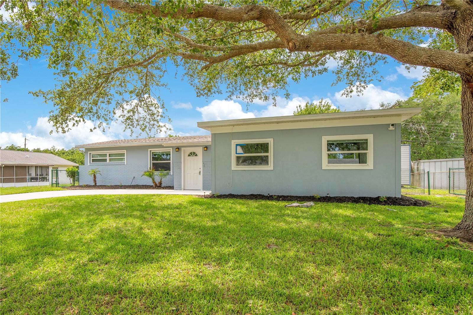 1132 CRESCENT DRIVE