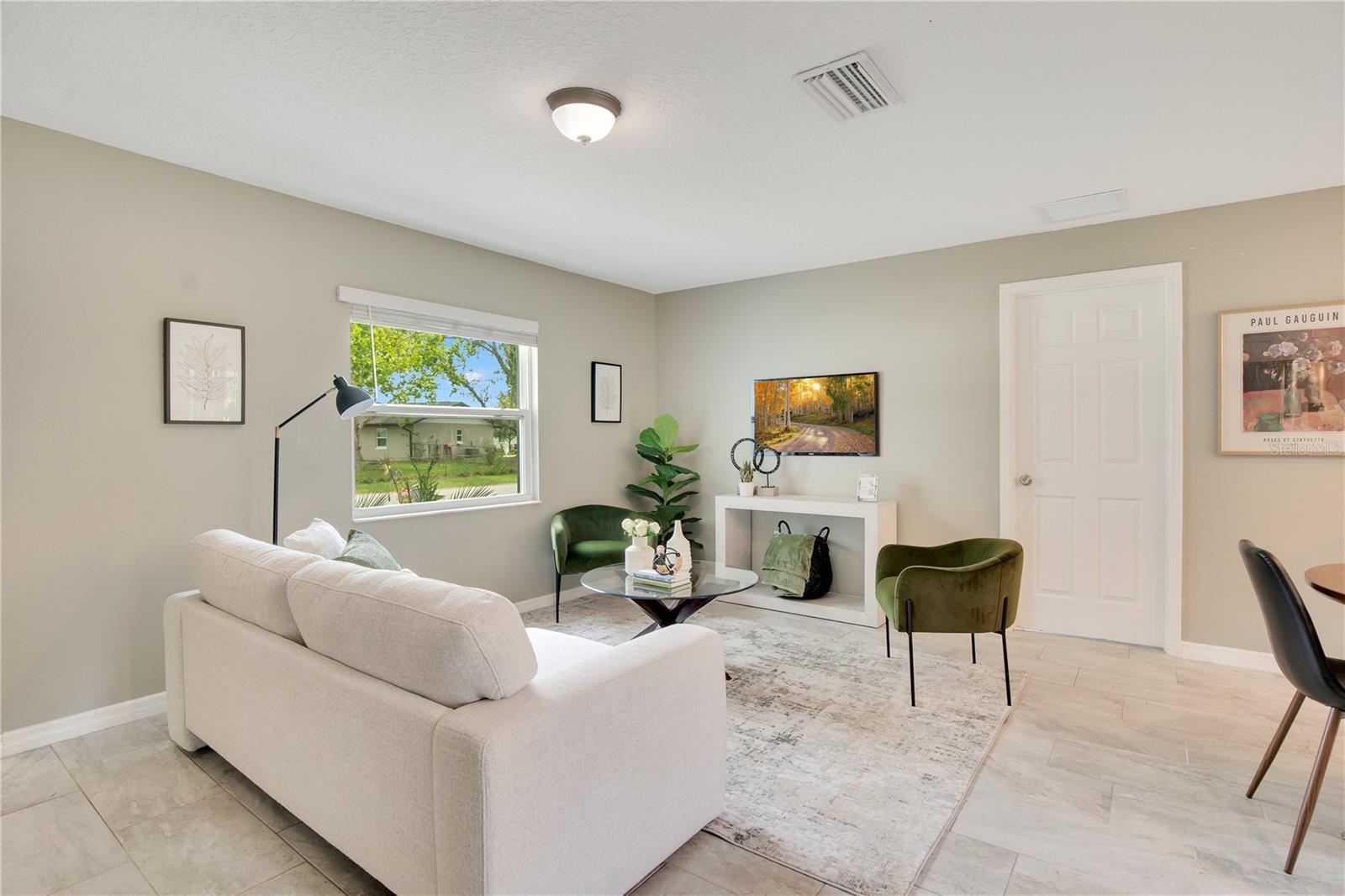 1132 CRESCENT DRIVE
