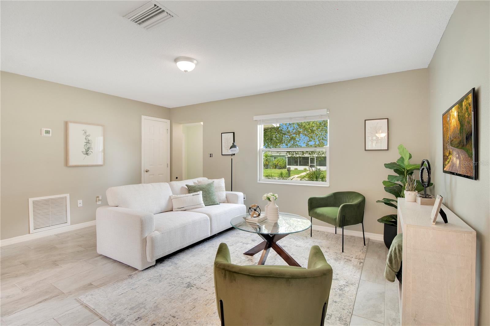 1132 CRESCENT DRIVE