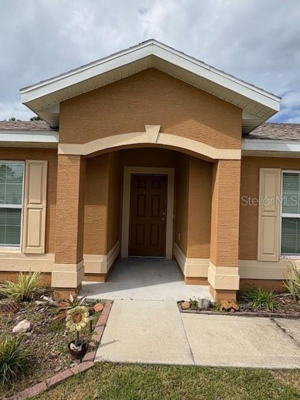 Photo of 9 Brownstone Lane, Palm Coast, FL 32137 (MLS # O6362843)