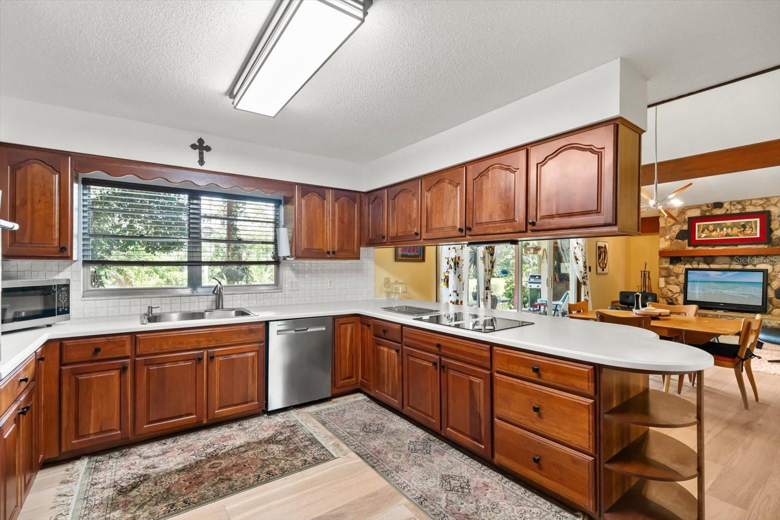 SILVER LAKE ESTATES - Residential