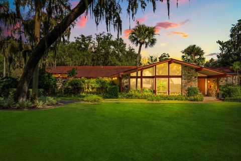 Photo of 9565 Silver Lake Drive, Leesburg, FL 34788 (MLS # S5134188)