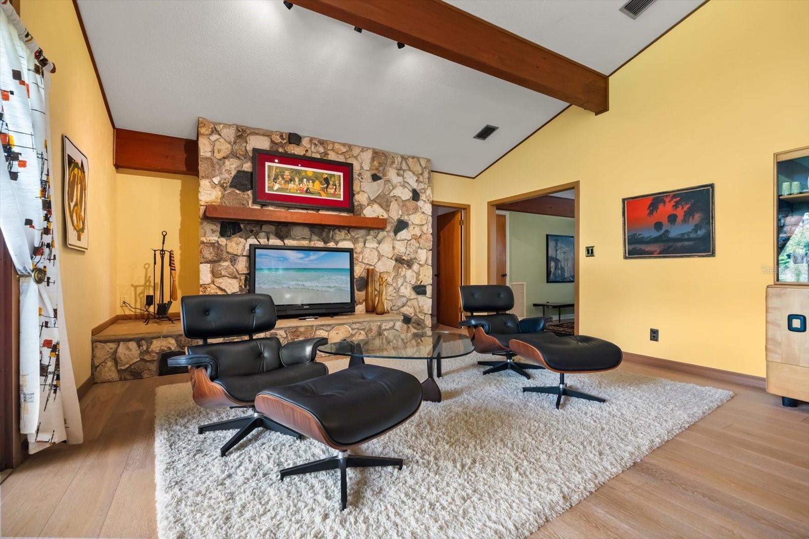 SILVER LAKE ESTATES - Residential