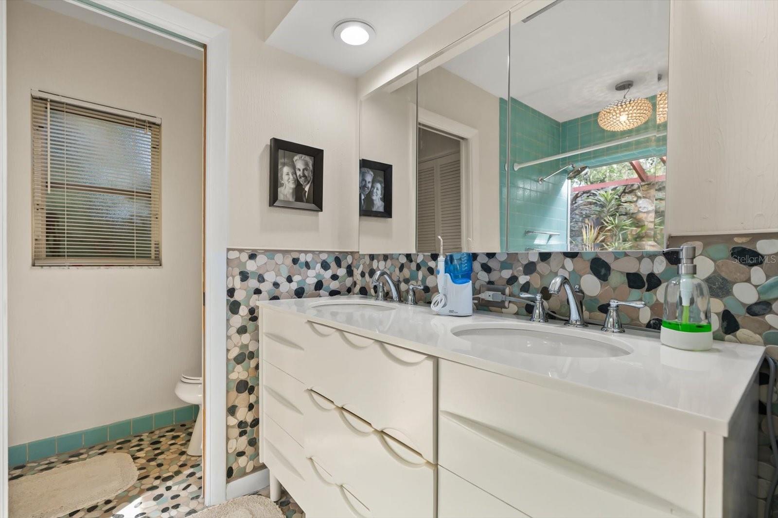 SILVER LAKE ESTATES - Residential