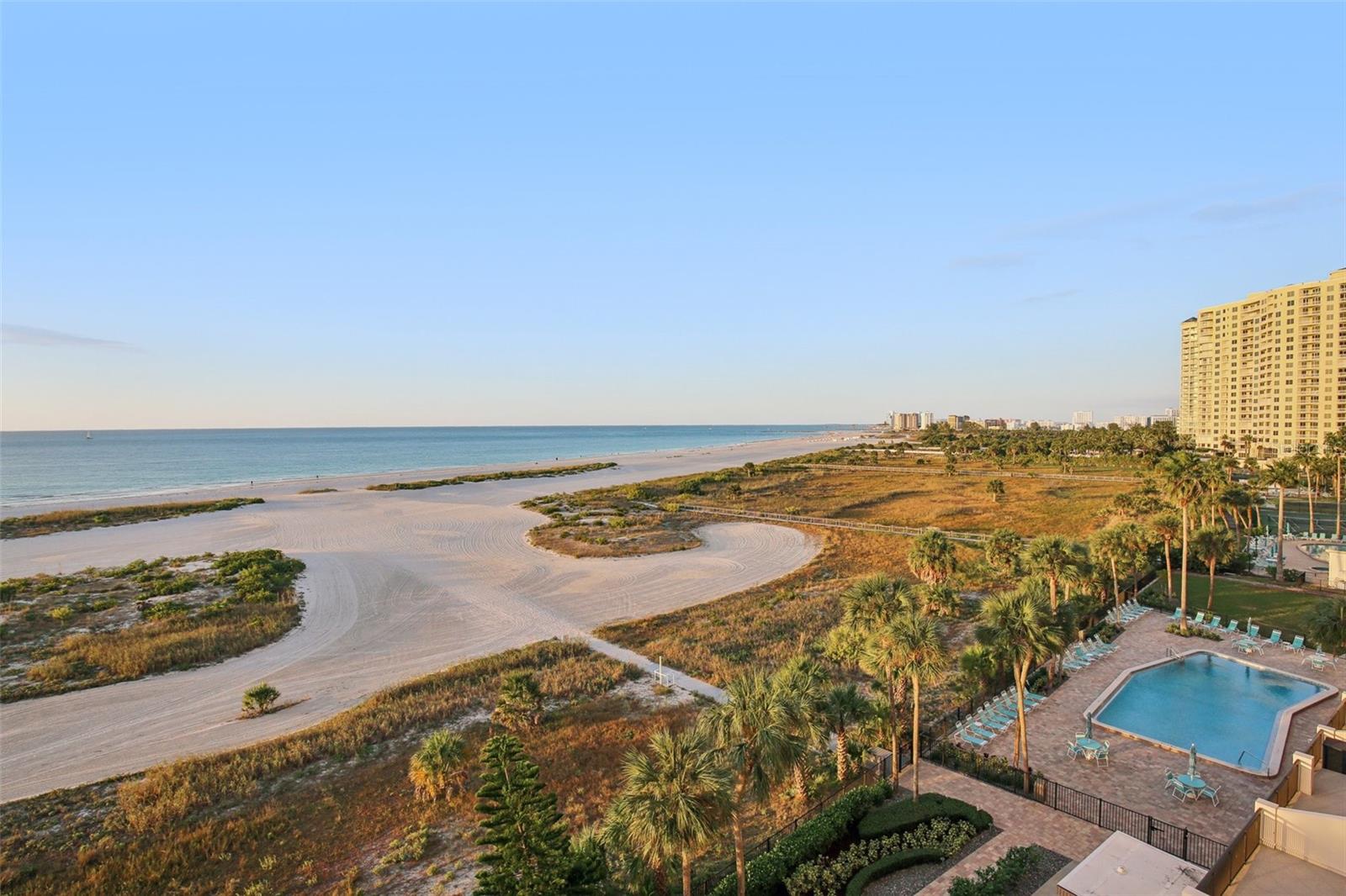 HARBOUR LIGHT TOWERS CONDO - Residential