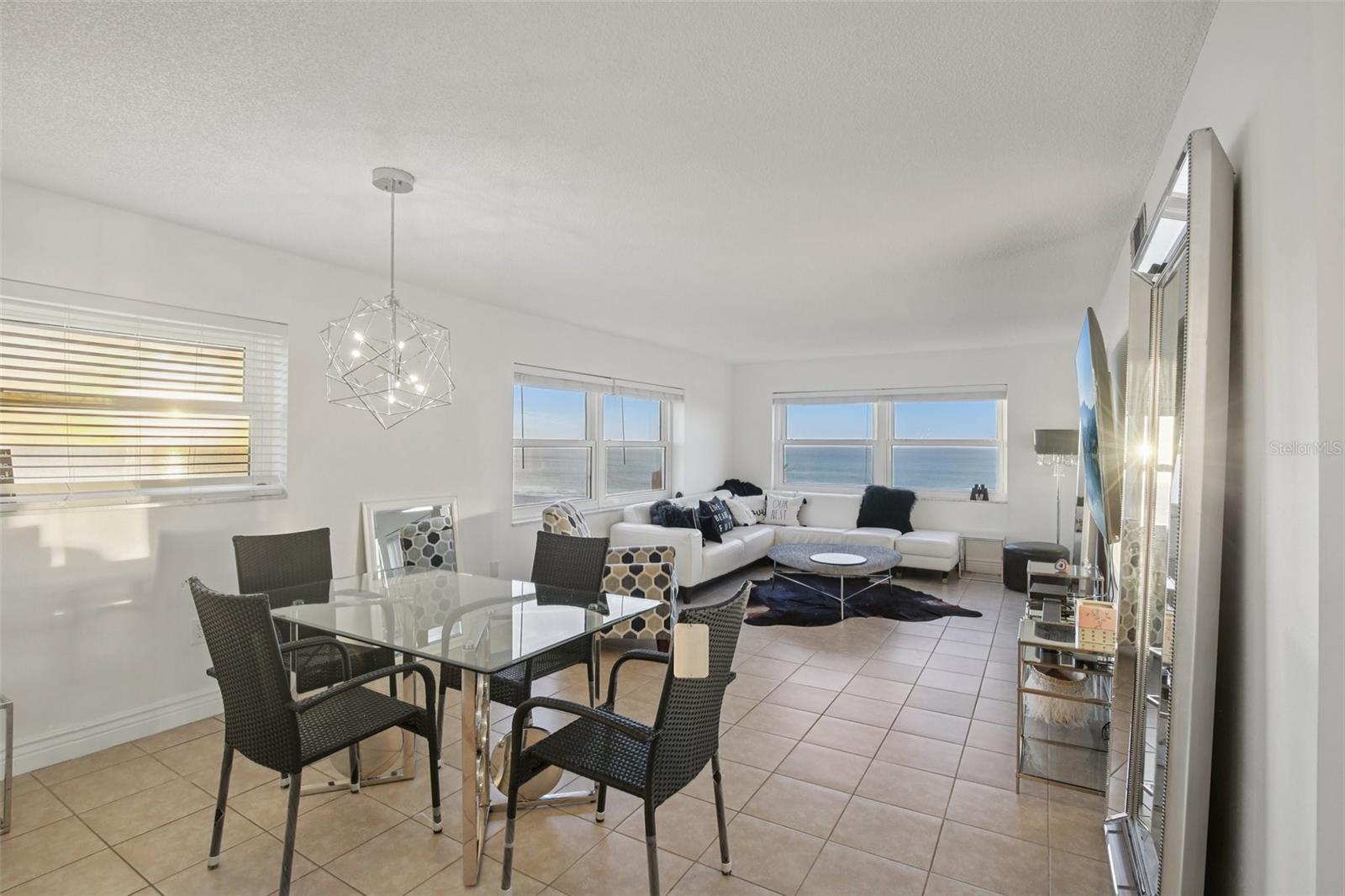 HARBOUR LIGHT TOWERS CONDO - Residential
