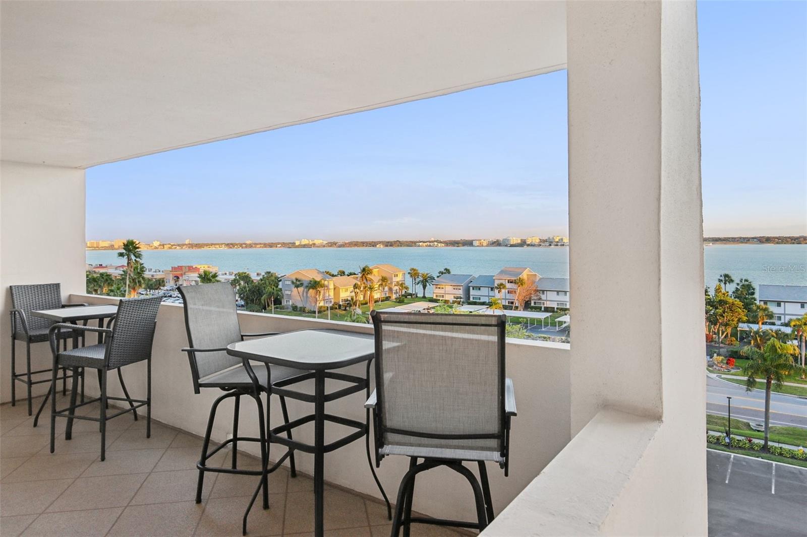 HARBOUR LIGHT TOWERS CONDO - Residential