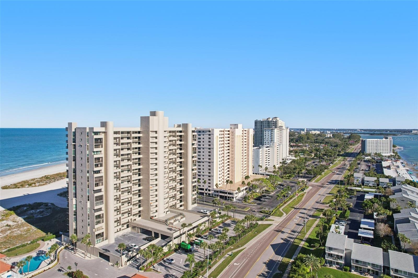 HARBOUR LIGHT TOWERS CONDO - Residential