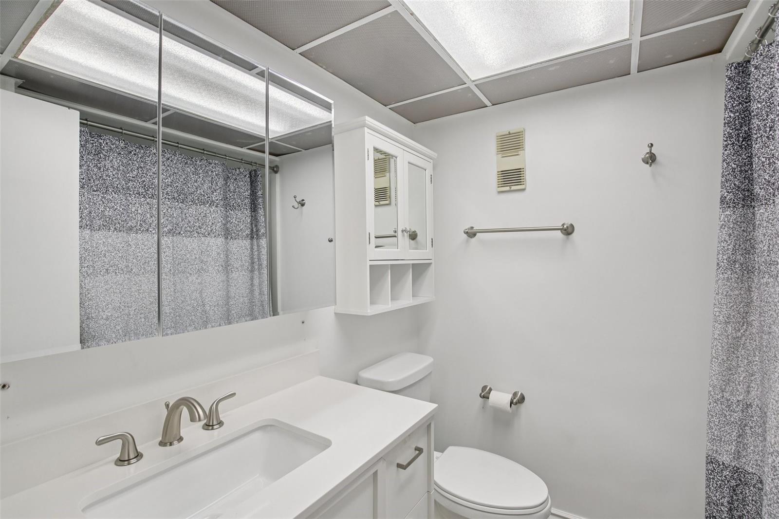 HARBOUR LIGHT TOWERS CONDO - Residential