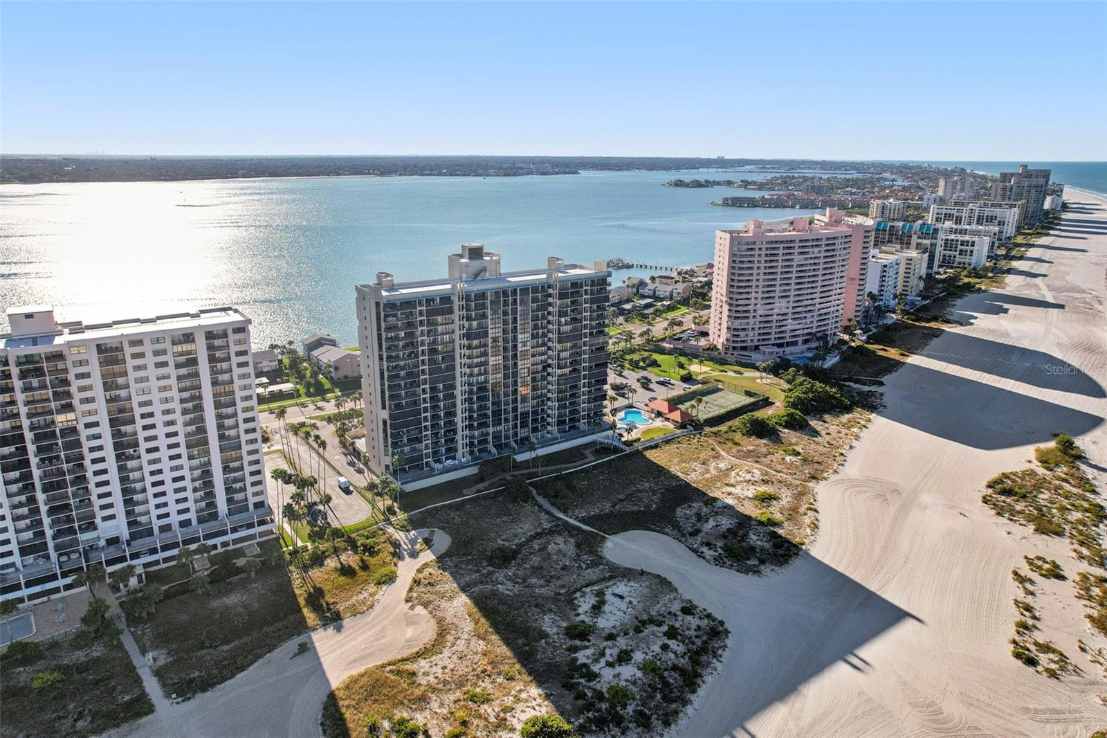 HARBOUR LIGHT TOWERS CONDO - Residential