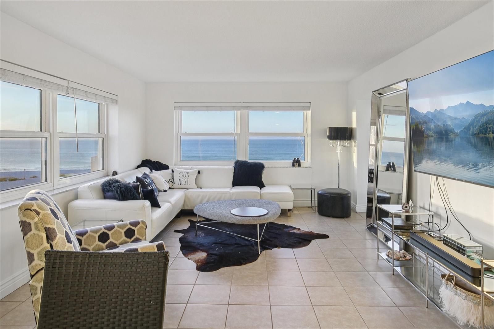 HARBOUR LIGHT TOWERS CONDO - Residential