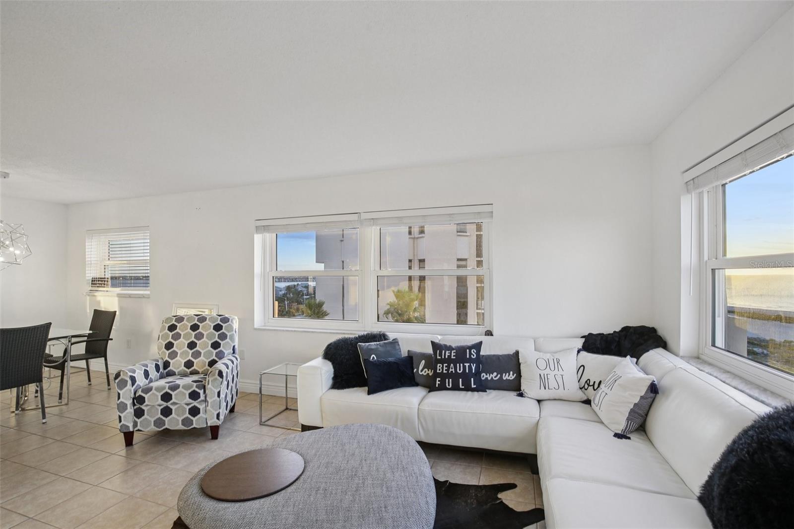 HARBOUR LIGHT TOWERS CONDO - Residential