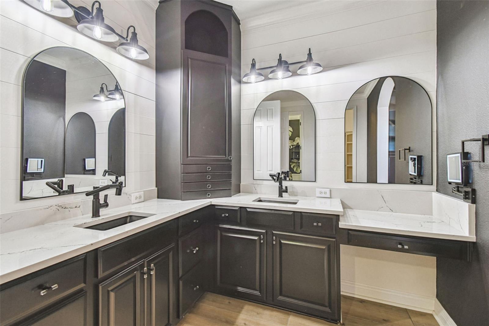 ESTUARY OF MOBBLY BAY - Residential