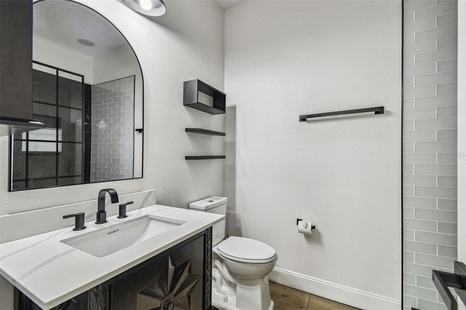 ESTUARY OF MOBBLY BAY - Residential