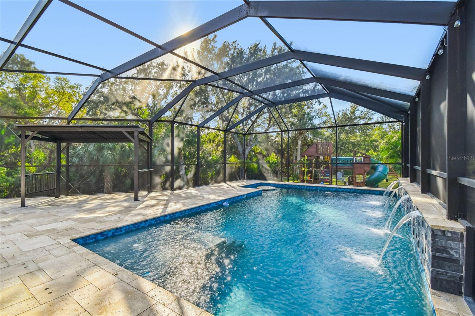 ESTUARY OF MOBBLY BAY - Residential