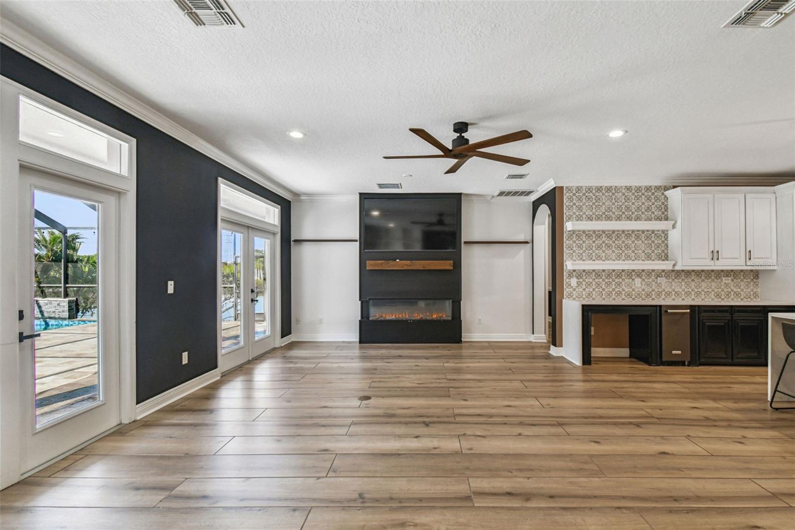 ESTUARY OF MOBBLY BAY - Residential