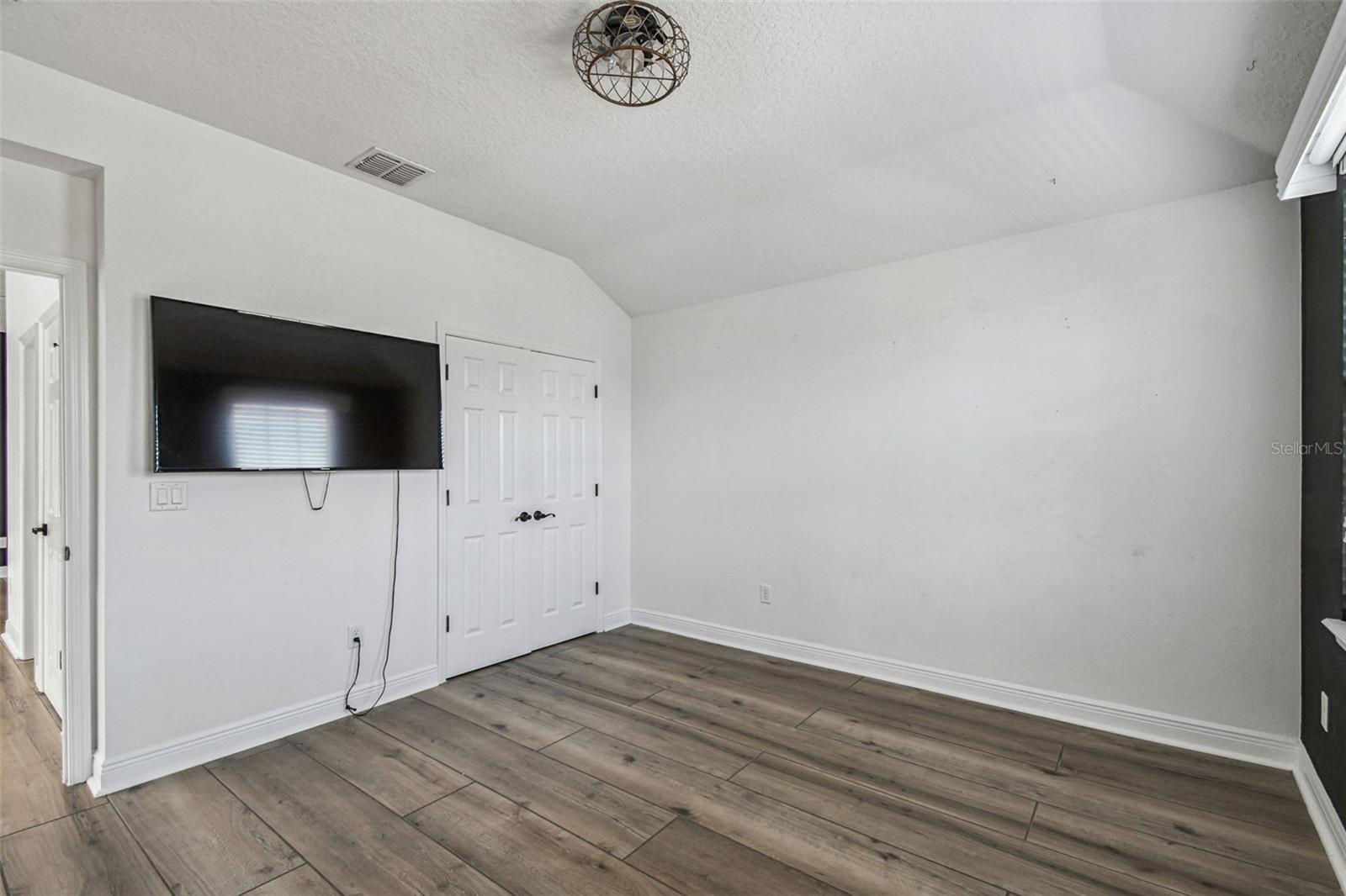 ESTUARY OF MOBBLY BAY - Residential
