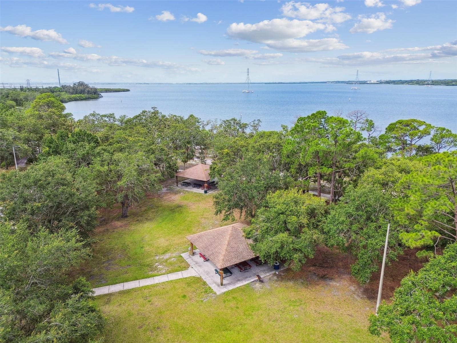 ESTUARY OF MOBBLY BAY - Residential