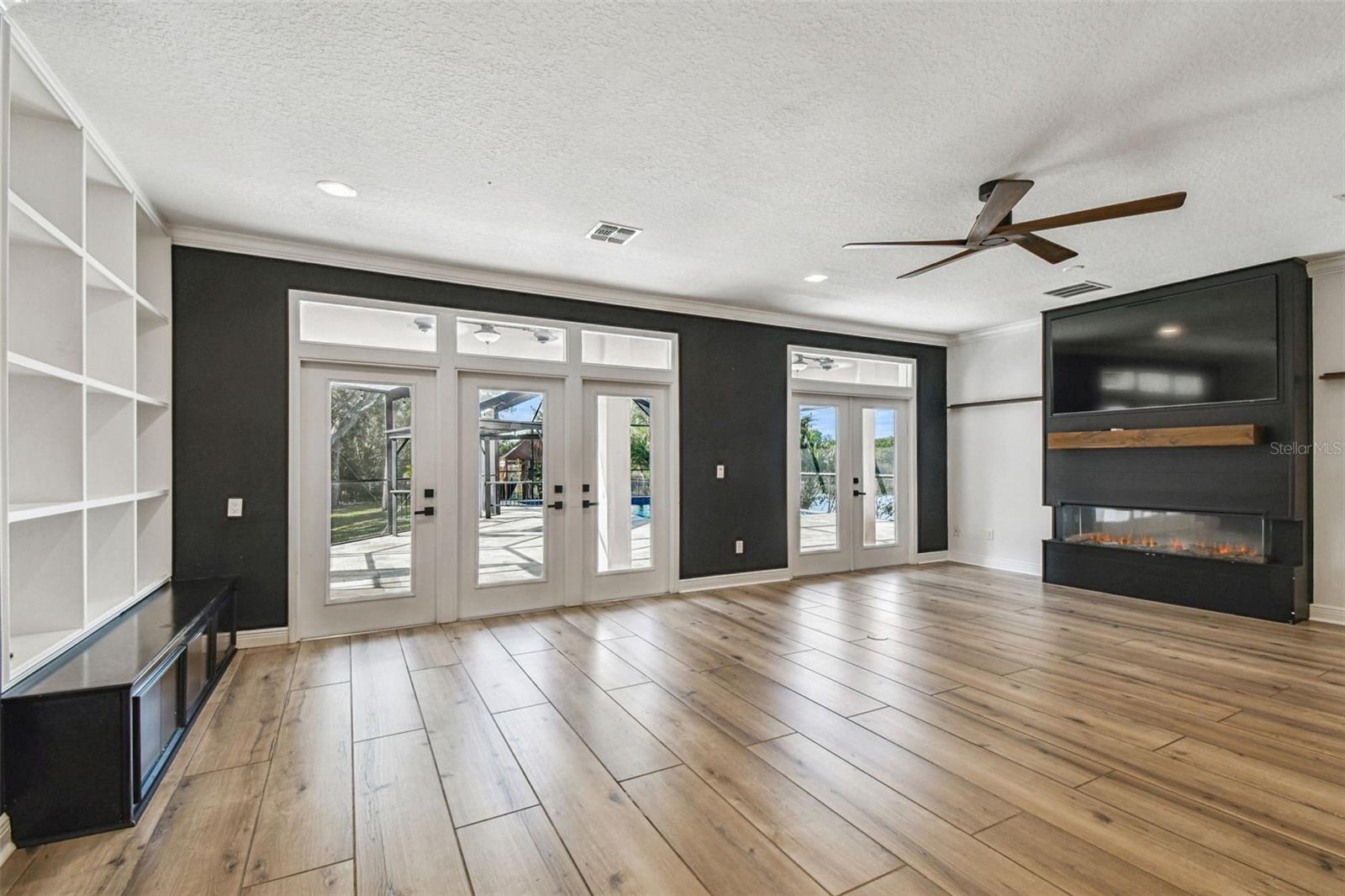 ESTUARY OF MOBBLY BAY - Residential