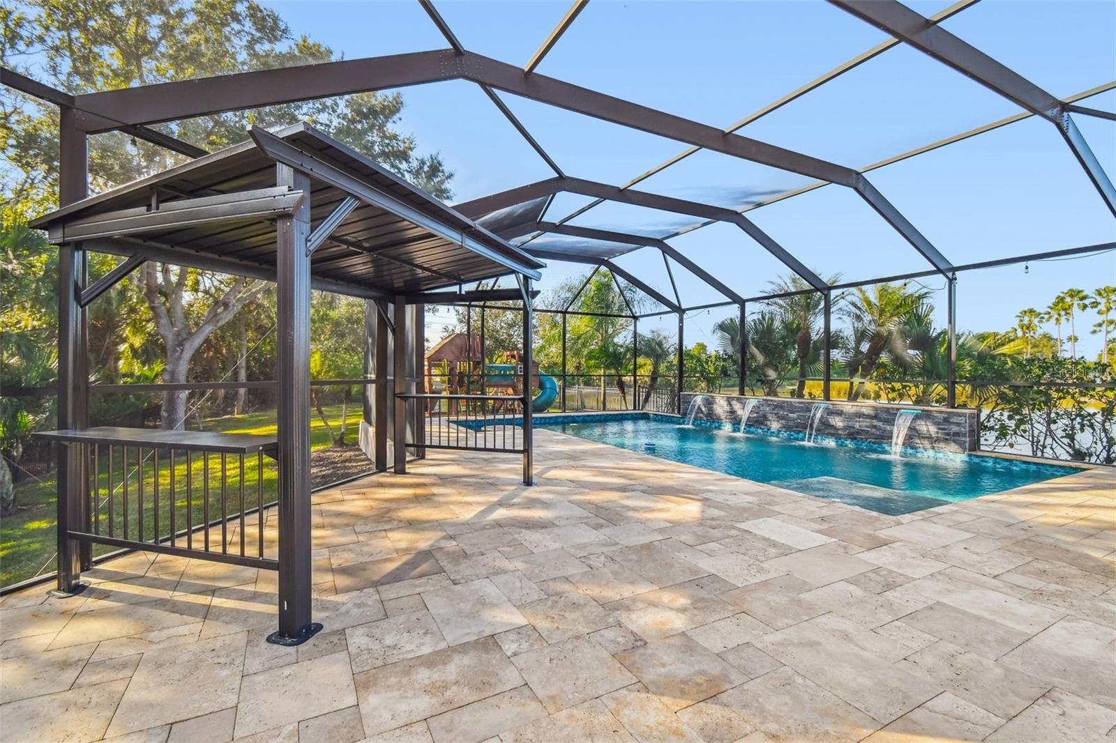 ESTUARY OF MOBBLY BAY - Residential