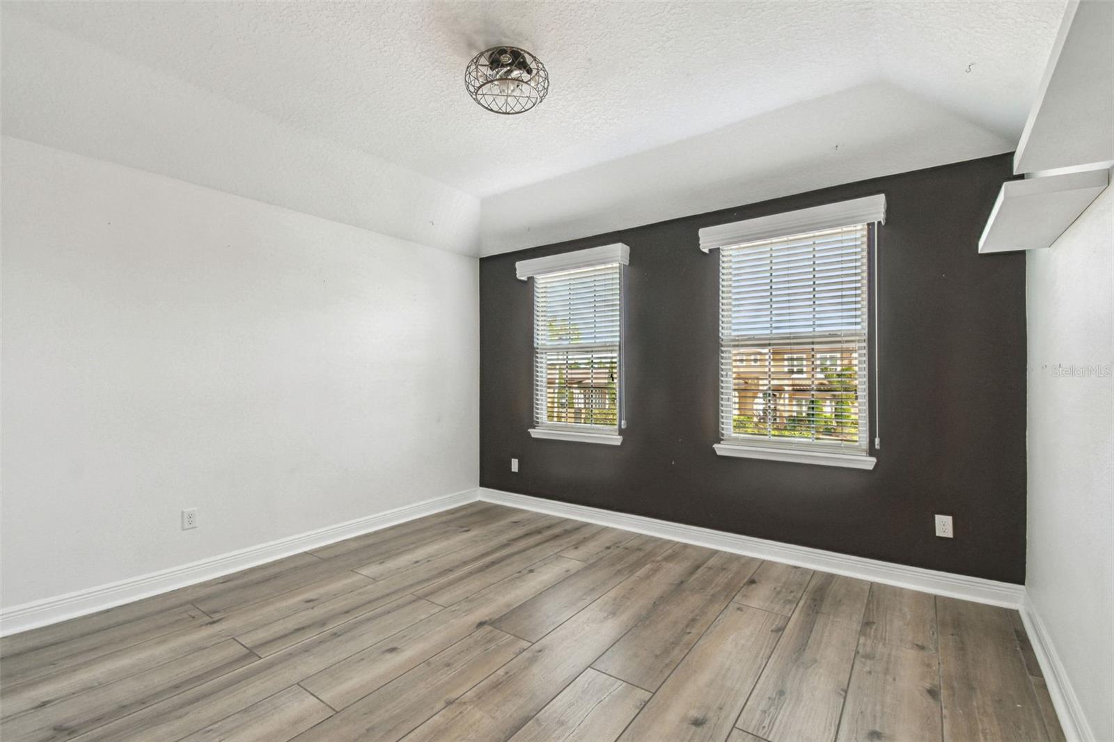 ESTUARY OF MOBBLY BAY - Residential