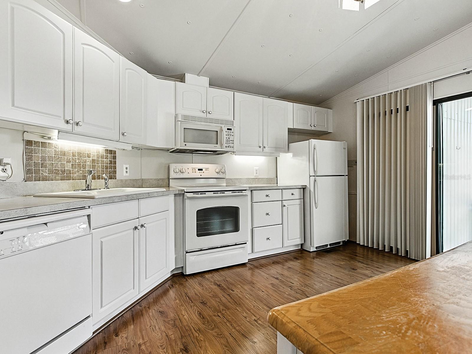 LADY LAKE ORANGE BLOSSOM GARDENS UNIT 06 - Residential