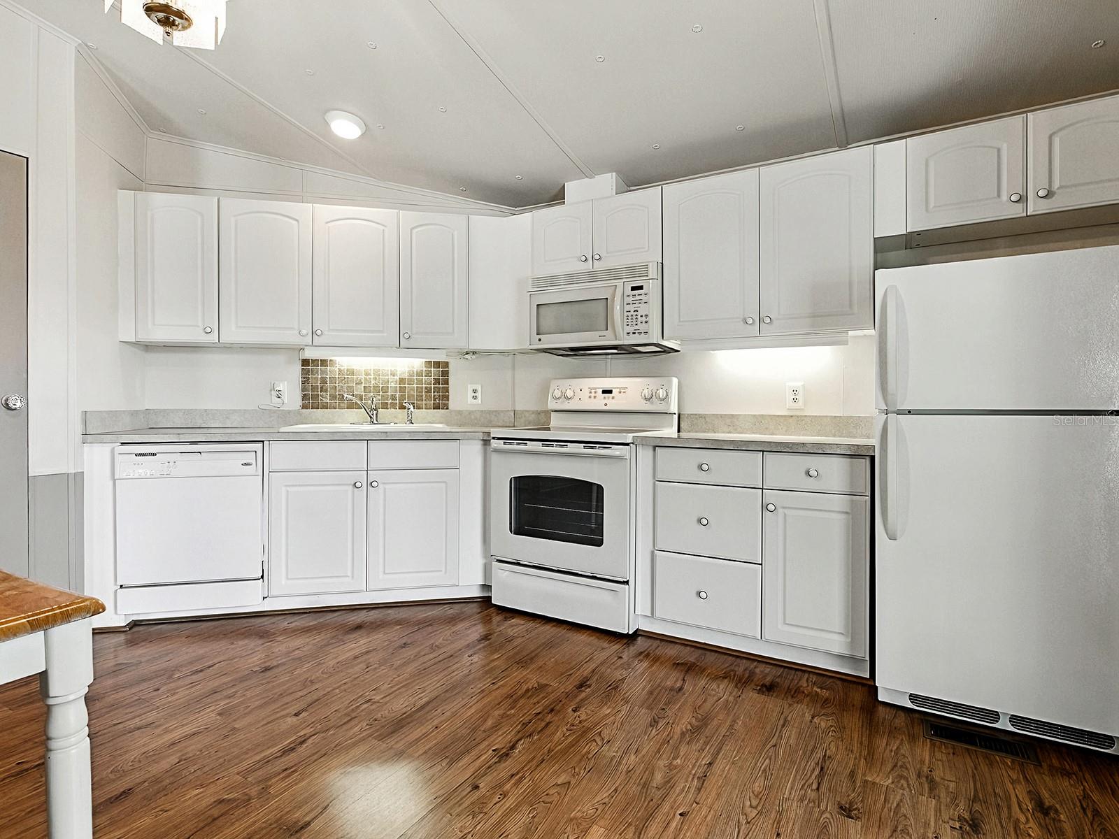 LADY LAKE ORANGE BLOSSOM GARDENS UNIT 06 - Residential