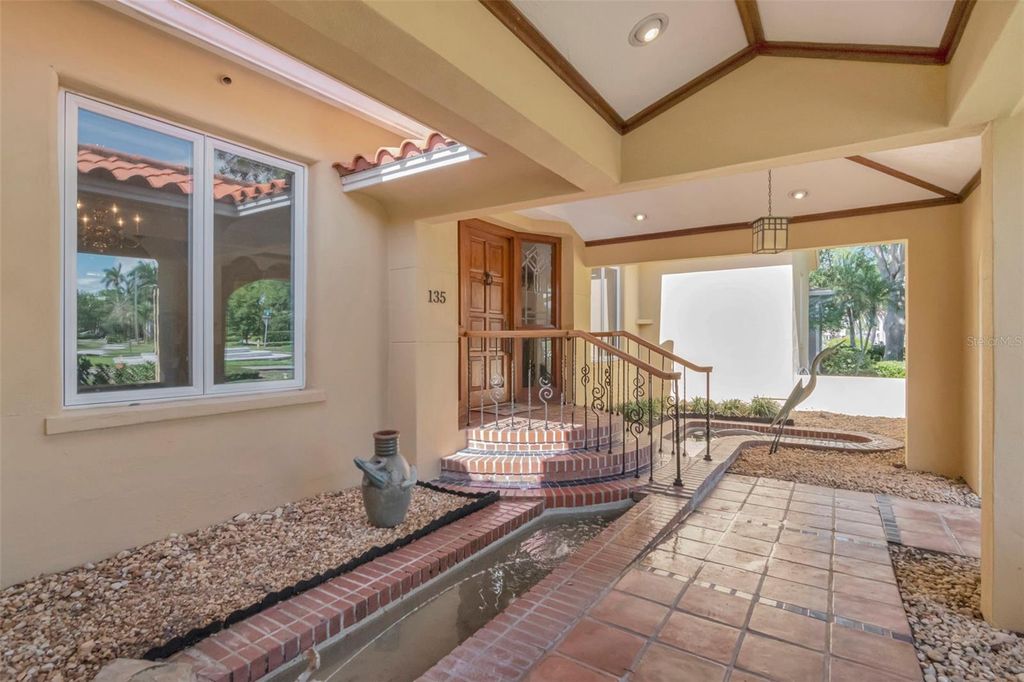 Photo of 135 25th Avenue NE, St Petersburg, FL 33704 (MLS # TB8494808)