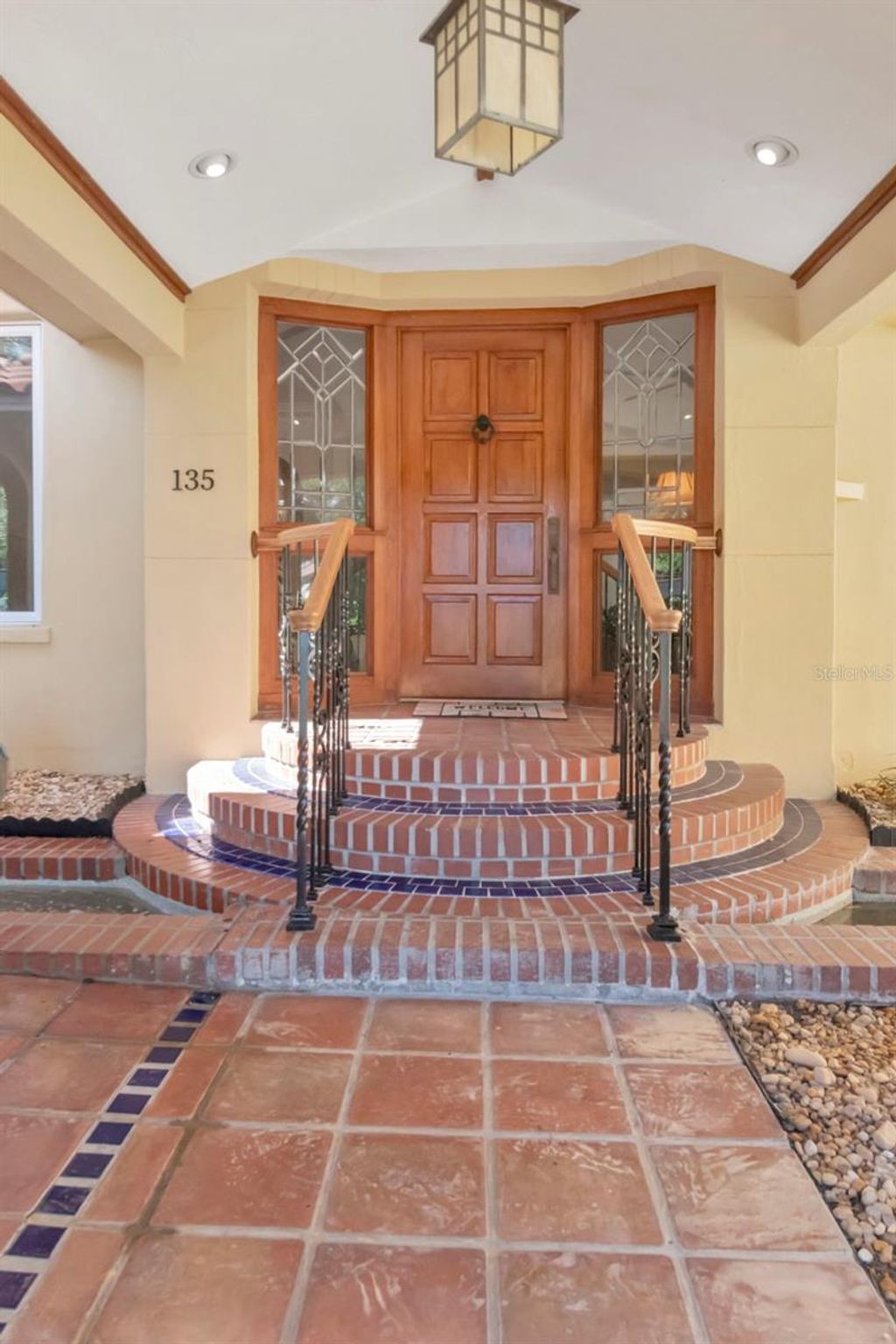 Photo of 135 25th Avenue NE, St Petersburg, FL 33704 (MLS # TB8494808)