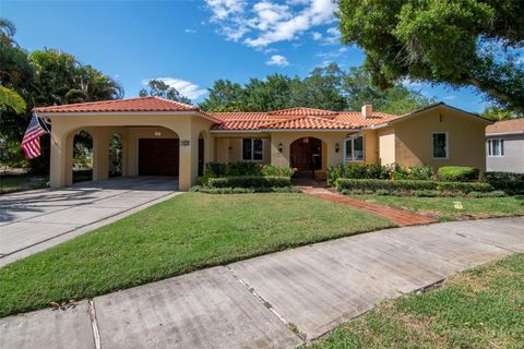 Photo of 135 25th Avenue NE, St Petersburg, FL 33704 (MLS # TB8494808)