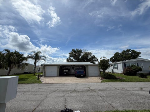 Photo of 393 York Cottage Drive, Haines City, FL 33844 (MLS # L4964934)